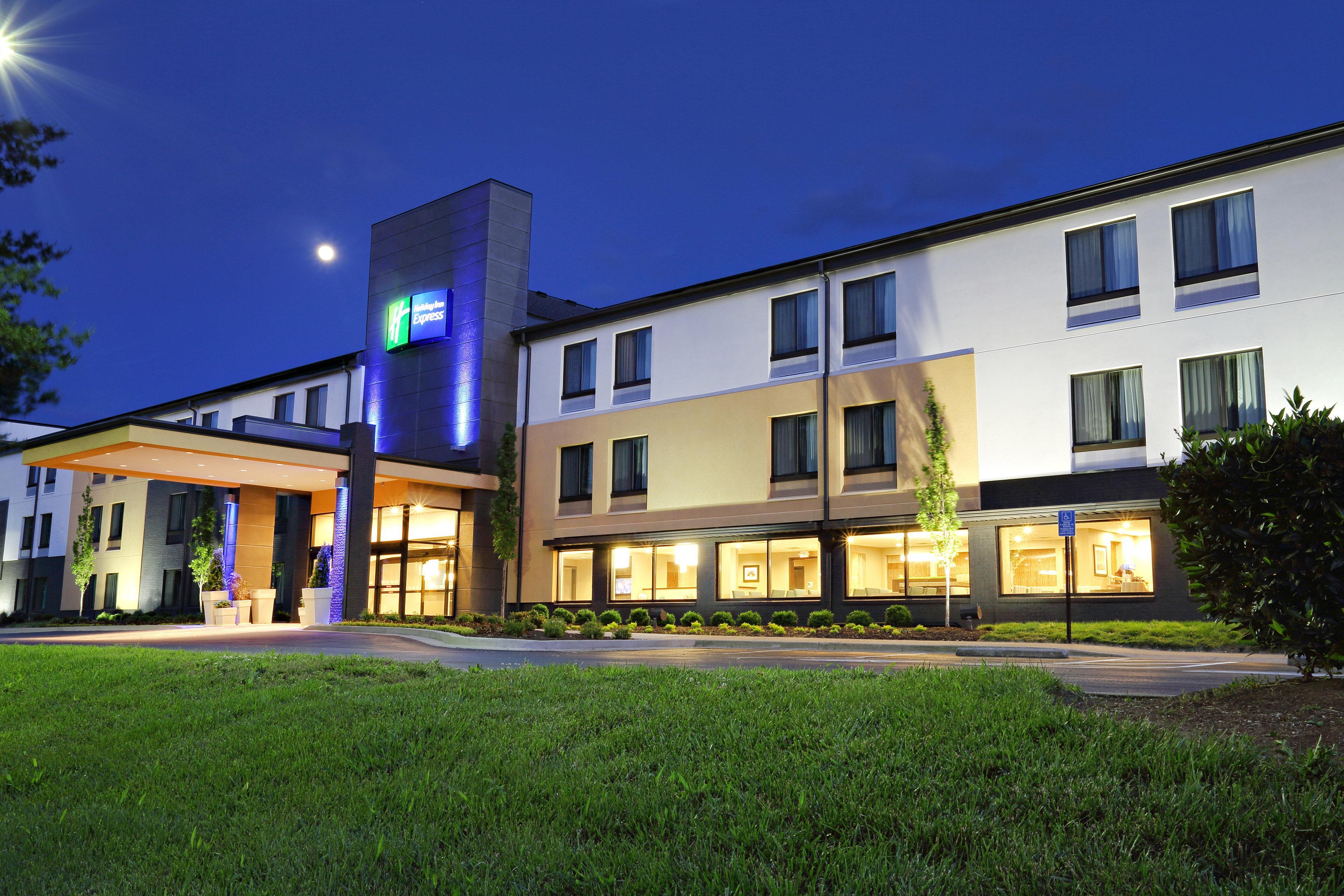 Holiday Inn Express Brentwood-South Cool Springs By Ihg Екстериор снимка